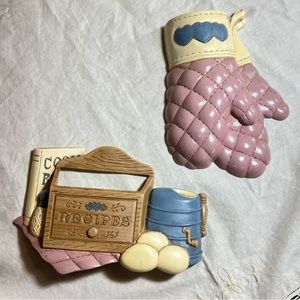 Vintage Burwood Productions Kitchen Wall Decor Plastic Oven Mitt Recipe Box USA